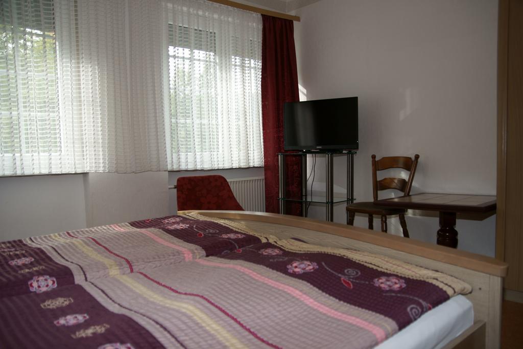 Alte Winzerschenke Hotell Bruttig-Fankel Exteriör bild