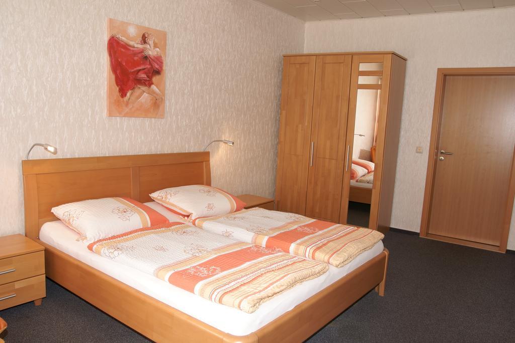 Alte Winzerschenke Hotell Bruttig-Fankel Exteriör bild