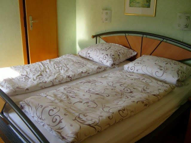 Alte Winzerschenke Hotell Bruttig-Fankel Exteriör bild